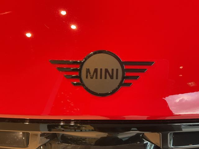 ＭＩＮＩ クーパーＳ　ジョン・クーパー・ワークス・トリム　ＢＣ付き・電動シート付・１７インチブラックアルミホイール（8枚目）