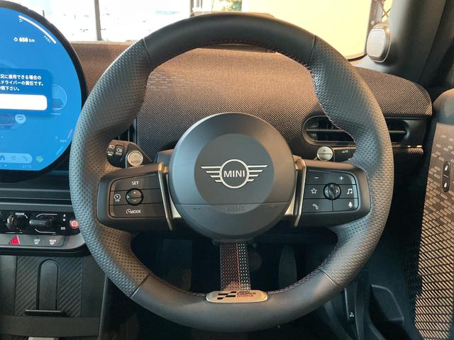 ＭＩＮＩ クーパーＳ　ジョン・クーパー・ワークス・トリム　ＢＣ付き・電動シート付・１７インチブラックアルミホイール（10枚目）