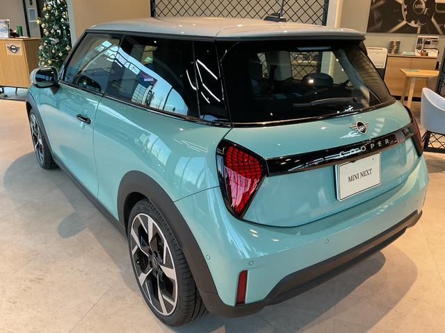 ＭＩＮＩ クーパーＳ　クラシック・トリム　ＢＣ付き・クラシックトリム・１８インチアルミホイール（2枚目）