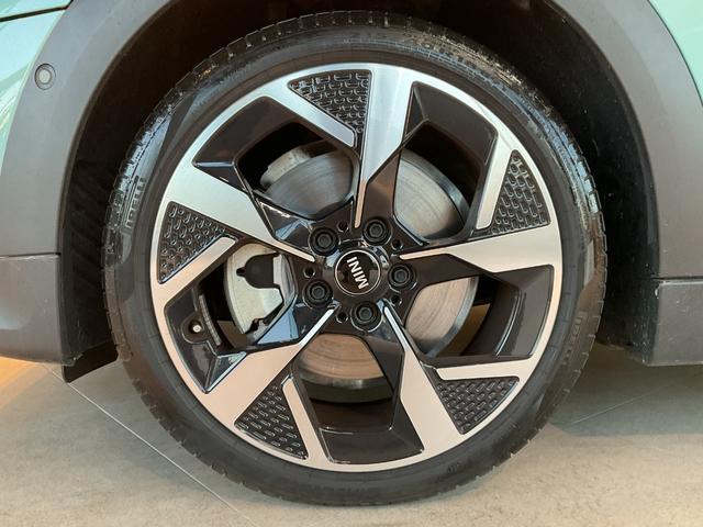 ＭＩＮＩ クーパーＳ　クラシック・トリム　ＢＣ付き・クラシックトリム・１８インチアルミホイール（5枚目）