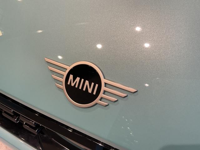 ＭＩＮＩ クーパーＳ　クラシック・トリム　ＢＣ付き・クラシックトリム・１８インチアルミホイール（8枚目）