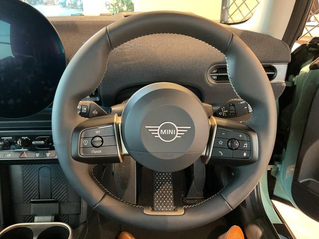 ＭＩＮＩ クーパーＳ　クラシック・トリム　ＢＣ付き・クラシックトリム・１８インチアルミホイール（9枚目）