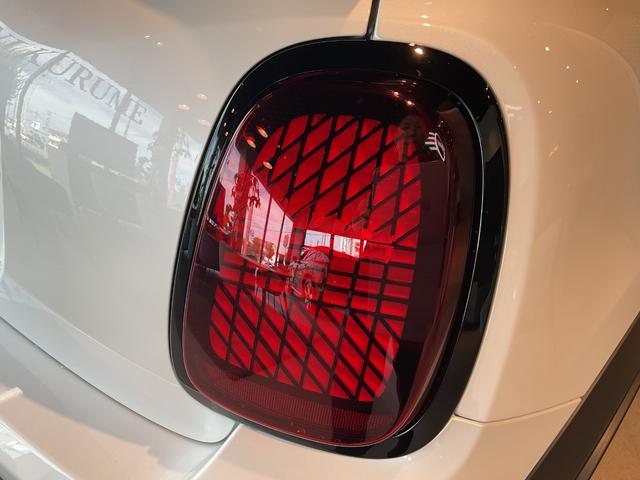 MINI クーパーS コンバーチブル フェイバリット・トリム BC付き・シートヒーター付・有機ELディスプレイ付・18インチAW・MINIYOURSソフトトップ(6枚目)