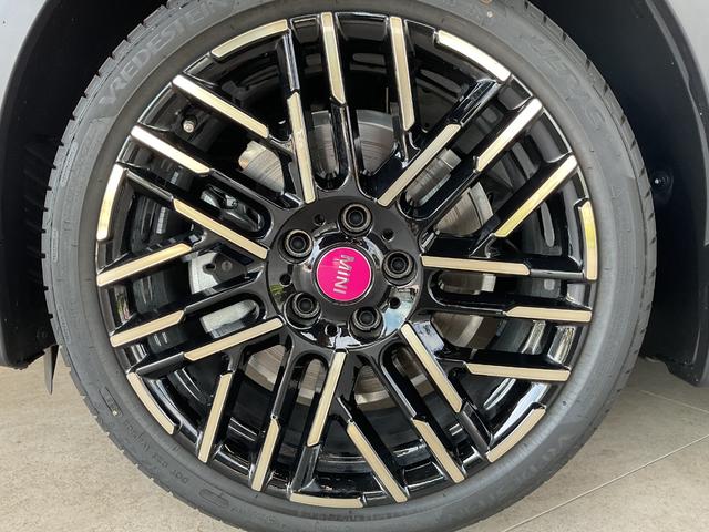 MINI クーパーS コンバーチブル フェイバリット・トリム BC付き・シートヒーター付・有機ELディスプレイ付・18インチAW・MINIYOURSソフトトップ(8枚目)