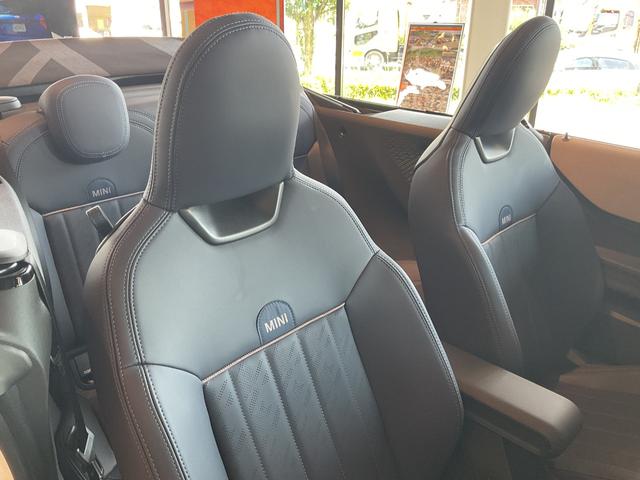 MINI クーパーS コンバーチブル フェイバリット・トリム BC付き・シートヒーター付・有機ELディスプレイ付・18インチAW・MINIYOURSソフトトップ(10枚目)