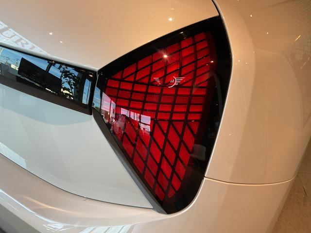 ＭＩＮＩ クーパーＳＥ　フェイバリット・トリム　ＢＣ付き・ＥＶ車・１８インチアルミホイール（4枚目）