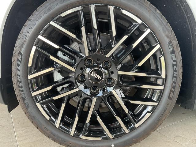 ＭＩＮＩ クーパーＳＥ　フェイバリット・トリム　ＢＣ付き・ＥＶ車・１８インチアルミホイール（6枚目）