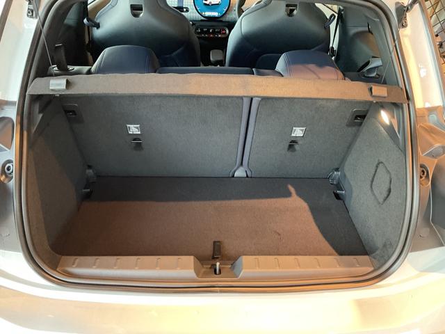 ＭＩＮＩ クーパーＳＥ　フェイバリット・トリム　ＢＣ付き・ＥＶ車・１８インチアルミホイール（7枚目）