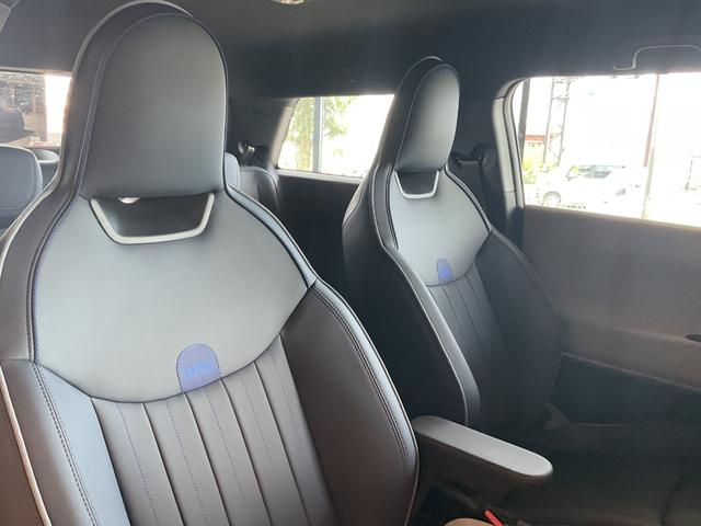 ＭＩＮＩ クーパーＳＥ　フェイバリット・トリム　ＢＣ付き・ＥＶ車・１８インチアルミホイール（11枚目）