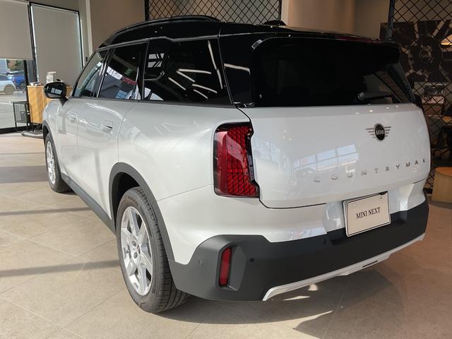 ＭＩＮＩ カントリーマンＤ　クラシック・トリム　電動シート付・シートヒーター付・１８インチアルミホイール・（2枚目）