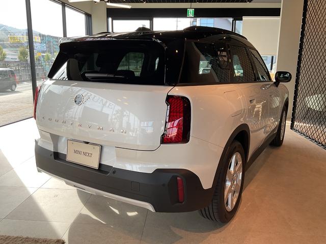 ＭＩＮＩ カントリーマンＤ　クラシック・トリム　電動シート付・シートヒーター付・１８インチアルミホイール・（3枚目）