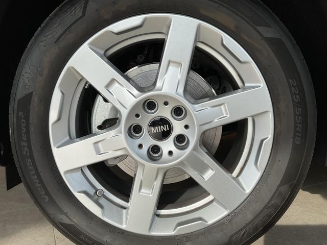 ＭＩＮＩ カントリーマンＤ　クラシック・トリム　電動シート付・シートヒーター付・１８インチアルミホイール・（4枚目）