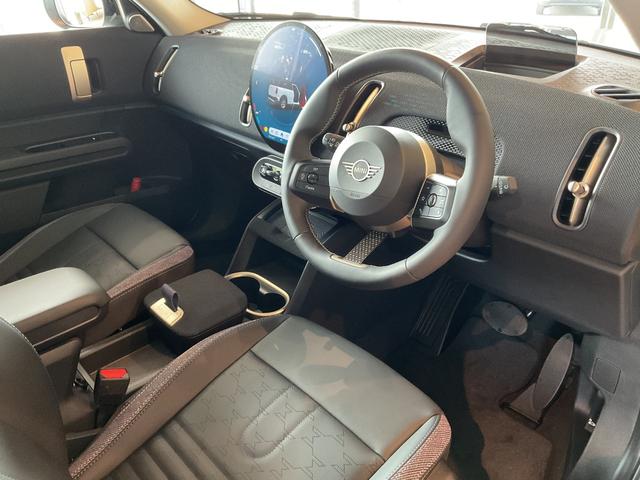 ＭＩＮＩ カントリーマンＤ　クラシック・トリム　電動シート付・シートヒーター付・１８インチアルミホイール・（9枚目）