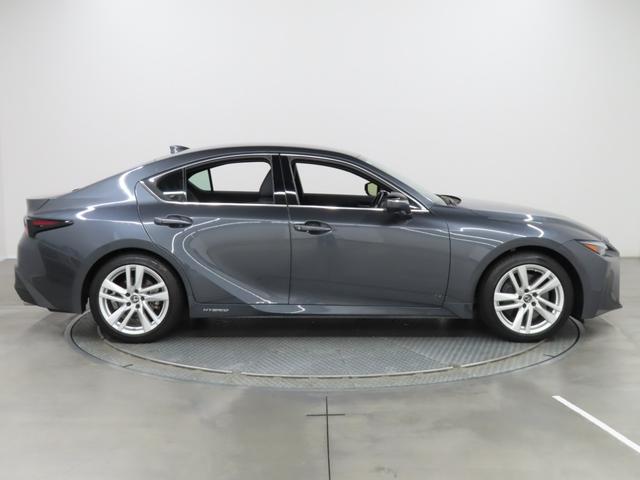 ＩＳ ＩＳ３００ｈ　ドライブレコーダー　クリアランスソナー　レーンアシスト　オートクルーズコントロール　衝突被害軽減システム　ナビ　アルミホイール　ＬＥＤヘッドランプ　ＣＶＴ　スマートキー　電動格納ミラー（5枚目）