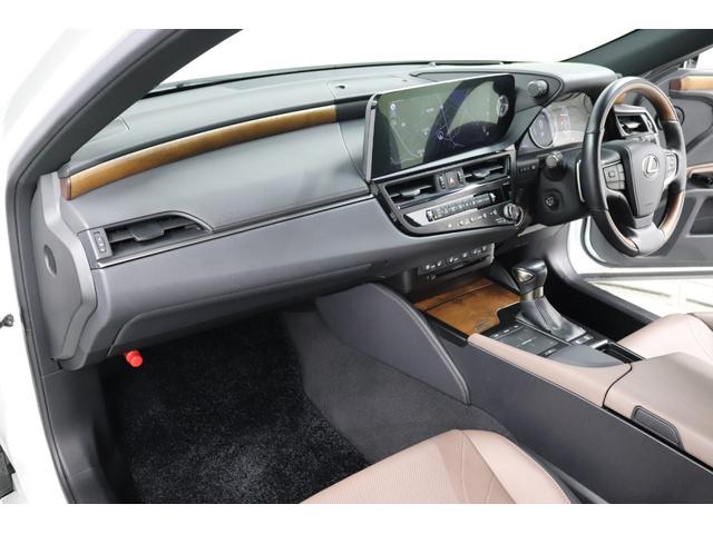 ES ES300h バージョンL クリアランスソナー レーンアシスト オートクルーズコントロール 衝突被害軽減システム ナビ アルミホイール オートマチックハイビーム オートライト LEDヘッドランプ サンルーフ CVT(9枚目)