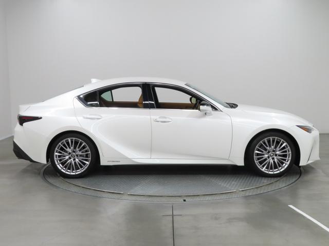 IS IS300h バージョンL ドライブレコーダー ETC クリアランスソナー レーンアシスト オートクルーズコントロール 衝突被害軽減システム バックカメラ ナビ アルミホイール オートライト LEDヘッドランプ CVT(5枚目)