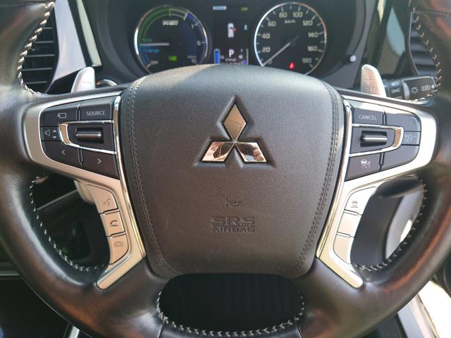 アウトランダーPHEV Gプラスパッケージ 4WD 全周囲カメラ クリアランスソナー オートクルーズコントロール レーンアシスト パワーシート 衝突被害軽減システム ナビ TV オートマチックハイビーム LEDヘッドランプ 電動リアゲート(3枚目)