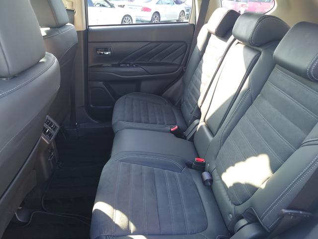 アウトランダーPHEV Gプラスパッケージ 4WD 全周囲カメラ クリアランスソナー オートクルーズコントロール レーンアシスト パワーシート 衝突被害軽減システム ナビ TV オートマチックハイビーム LEDヘッドランプ 電動リアゲート(11枚目)