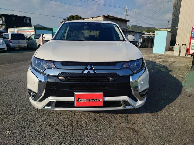 アウトランダーPHEV Gプラスパッケージ 4WD 全周囲カメラ クリアランスソナー オートクルーズコントロール レーンアシスト パワーシート 衝突被害軽減システム ナビ TV オートマチックハイビーム LEDヘッドランプ 電動リアゲート(12枚目)