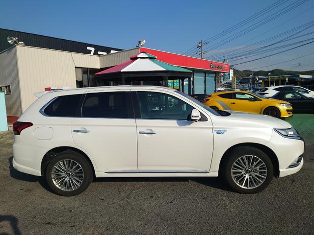 アウトランダーPHEV Gプラスパッケージ 4WD 全周囲カメラ クリアランスソナー オートクルーズコントロール レーンアシスト パワーシート 衝突被害軽減システム ナビ TV オートマチックハイビーム LEDヘッドランプ 電動リアゲート(14枚目)