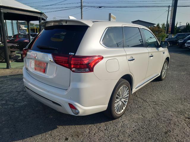 アウトランダーPHEV Gプラスパッケージ 4WD 全周囲カメラ クリアランスソナー オートクルーズコントロール レーンアシスト パワーシート 衝突被害軽減システム ナビ TV オートマチックハイビーム LEDヘッドランプ 電動リアゲート(15枚目)