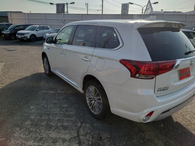 アウトランダーPHEV Gプラスパッケージ 4WD 全周囲カメラ クリアランスソナー オートクルーズコントロール レーンアシスト パワーシート 衝突被害軽減システム ナビ TV オートマチックハイビーム LEDヘッドランプ 電動リアゲート(17枚目)