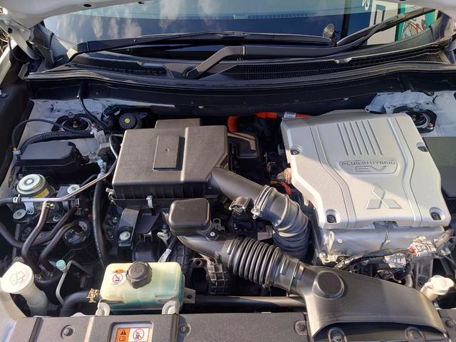 アウトランダーPHEV Gプラスパッケージ 4WD 全周囲カメラ クリアランスソナー オートクルーズコントロール レーンアシスト パワーシート 衝突被害軽減システム ナビ TV オートマチックハイビーム LEDヘッドランプ 電動リアゲート(19枚目)