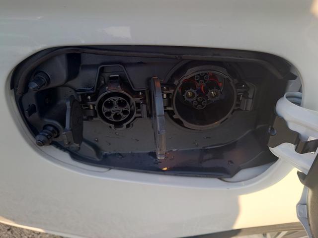 アウトランダーPHEV Gプラスパッケージ 4WD 全周囲カメラ クリアランスソナー オートクルーズコントロール レーンアシスト パワーシート 衝突被害軽減システム ナビ TV オートマチックハイビーム LEDヘッドランプ 電動リアゲート(23枚目)