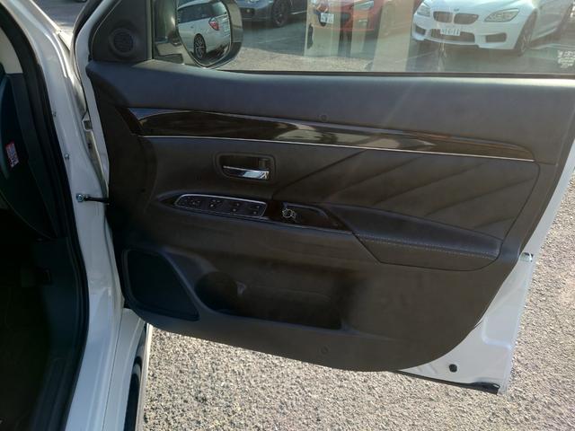 アウトランダーPHEV Gプラスパッケージ 4WD 全周囲カメラ クリアランスソナー オートクルーズコントロール レーンアシスト パワーシート 衝突被害軽減システム ナビ TV オートマチックハイビーム LEDヘッドランプ 電動リアゲート(24枚目)