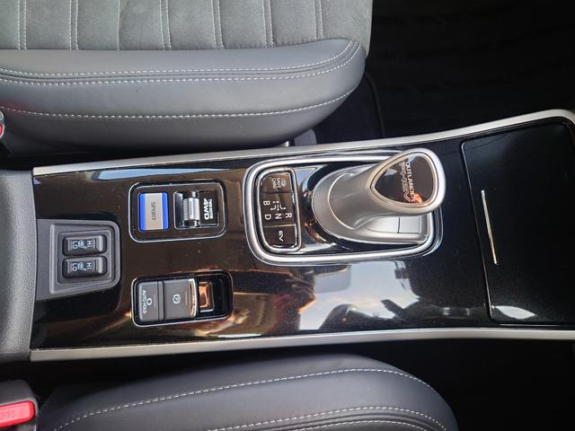 アウトランダーPHEV Gプラスパッケージ 4WD 全周囲カメラ クリアランスソナー オートクルーズコントロール レーンアシスト パワーシート 衝突被害軽減システム ナビ TV オートマチックハイビーム LEDヘッドランプ 電動リアゲート(29枚目)