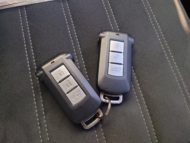 アウトランダーPHEV Gプラスパッケージ 4WD 全周囲カメラ クリアランスソナー オートクルーズコントロール レーンアシスト パワーシート 衝突被害軽減システム ナビ TV オートマチックハイビーム LEDヘッドランプ 電動リアゲート(36枚目)