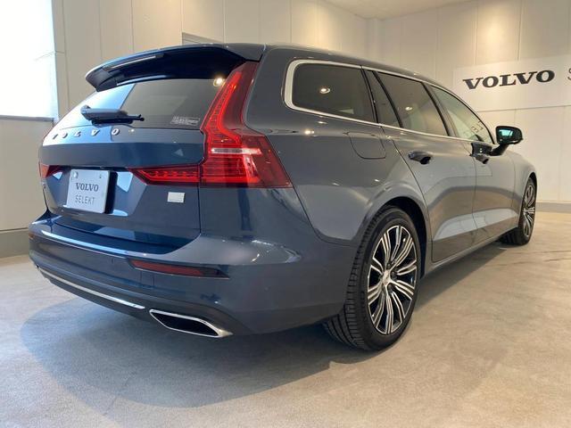 Ｖ６０ リチャージＰＨＶＴ６ＡＷＤインスクリプシンエクスプレ　■認定中古車■弊社試乗車■禁煙■ロングバッテリー搭載車■クライメートＰＫＧ（ハンドル＆リアシートヒータター）■ブロンドレザーシート■フロントシートヒーター■フロントパワーシート■３６０ビューモニター（13枚目）