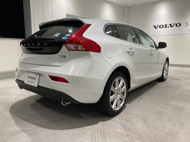 Ｖ４０ Ｔ３　クラシックエディション　■認定中古車■最終型モデル■禁煙車■パノラマガラスルーフ■フロント・リアシートヒー■純正前後ドライブレコーダー■ブロンドレザーシート■バックカメラ■純正ＨＤＤナビ■モダンウッドパネル（14枚目）