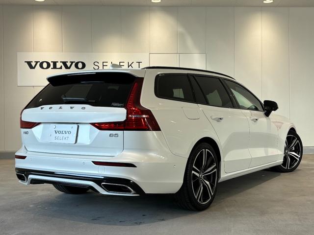 Ｖ６０ Ｂ５　Ｒデザイン　■認定中古車■ワンオーナー■禁煙■純正１９インチオプションＡＷ■Ｒデザイン専用シート■全席シートヒーター■ステアリングヒーター■純正ＨＤＤナビ■３６０ビューカメラ■ハーマンカードン（2枚目）