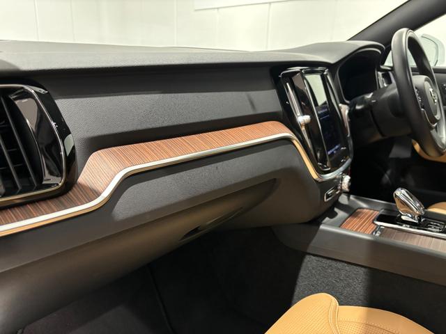 Ｖ６０ Ｂ５　インスクリプション　認定中古車・弊社下取・茶革・禁煙車（33枚目）