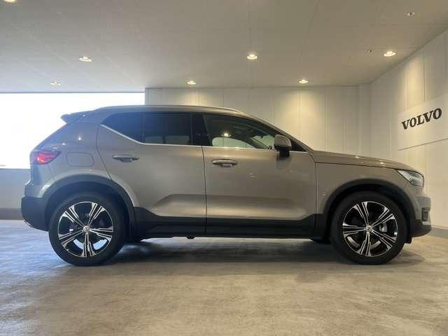 ＸＣ４０ Ｔ４　ＡＷＤ　インスクリプション　認定中古車・弊社下取車・本革シート・禁煙車・３６０°ビューカメラ・ｈａｒｍａｎ／ｋａｒｄｏｎプレミアムオーディオ・アダブティブクルーズコントロール・ブラインドスポットモニター・ステアリングヒーター（9枚目）