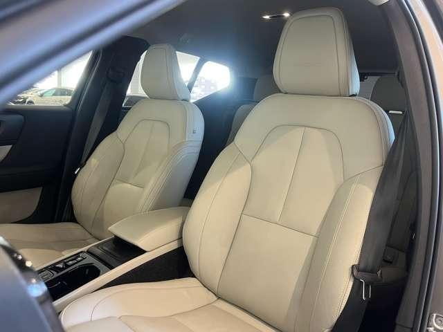 ＸＣ４０ Ｔ４　ＡＷＤ　インスクリプション　認定中古車・弊社下取車・本革シート・禁煙車・３６０°ビューカメラ・ｈａｒｍａｎ／ｋａｒｄｏｎプレミアムオーディオ・アダブティブクルーズコントロール・ブラインドスポットモニター・ステアリングヒーター（19枚目）