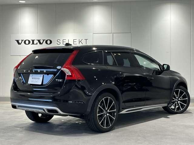 Ｖ６０ クロスカントリー　Ｔ５　ＡＷＤ　クラシック　認定中古車・弊社下取車・本革シート・禁煙車・パノラマガラスサンルーフ・バックカメラ・アダブティブクルーズコントロール・ブラインドスポットモニター・シートヒーター（2枚目）