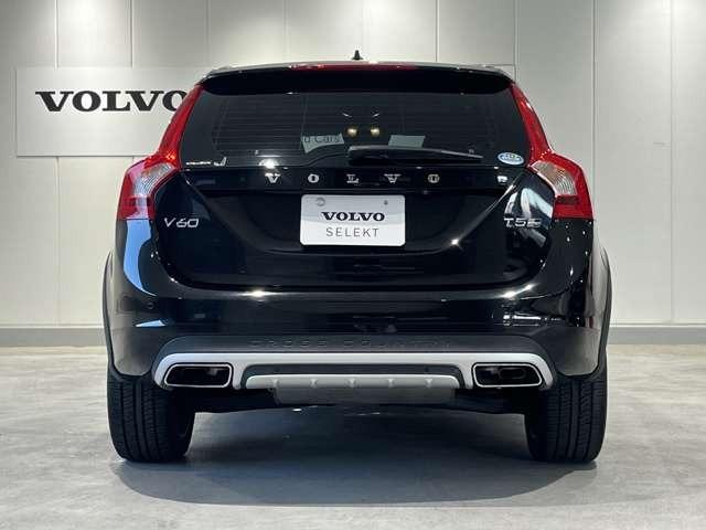 Ｖ６０ クロスカントリー　Ｔ５　ＡＷＤ　クラシック　認定中古車・弊社下取車・本革シート・禁煙車・パノラマガラスサンルーフ・バックカメラ・アダブティブクルーズコントロール・ブラインドスポットモニター・シートヒーター（8枚目）