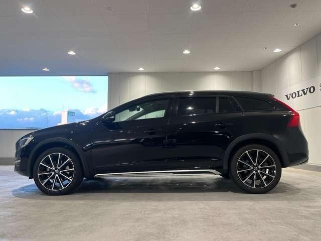 Ｖ６０ クロスカントリー　Ｔ５　ＡＷＤ　クラシック　認定中古車・弊社下取車・本革シート・禁煙車・パノラマガラスサンルーフ・バックカメラ・アダブティブクルーズコントロール・ブラインドスポットモニター・シートヒーター（10枚目）