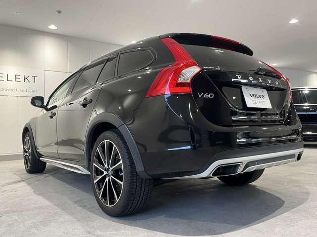 Ｖ６０ クロスカントリー　Ｔ５　ＡＷＤ　クラシック　認定中古車・弊社下取車・本革シート・禁煙車・パノラマガラスサンルーフ・バックカメラ・アダブティブクルーズコントロール・ブラインドスポットモニター・シートヒーター（13枚目）