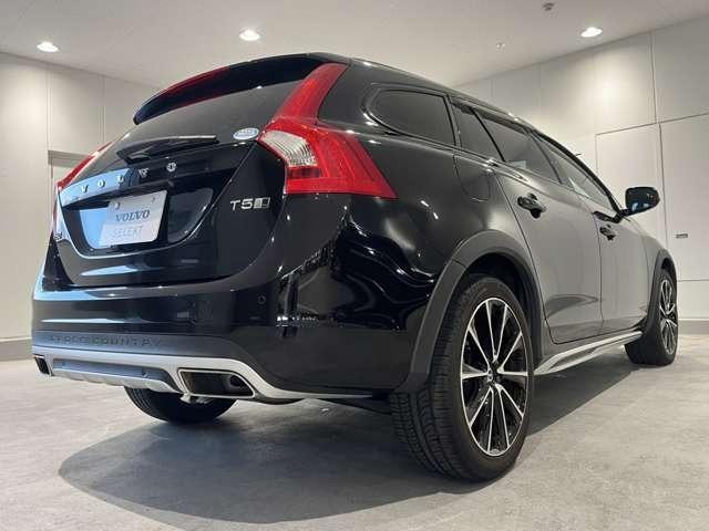 Ｖ６０ クロスカントリー　Ｔ５　ＡＷＤ　クラシック　認定中古車・弊社下取車・本革シート・禁煙車・パノラマガラスサンルーフ・バックカメラ・アダブティブクルーズコントロール・ブラインドスポットモニター・シートヒーター（14枚目）