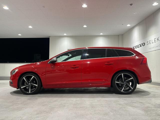 Ｖ６０ Ｄ４　Ｒデザイン　ディーゼルターボ　・認定中古車・ディーゼルエンジン・本革シート・禁煙車・シートヒーター・バックカメラ・フロントカメラ・アダブティブクルーズコントロール・ブラインドスポットモニター・電動パワーシート（10枚目）