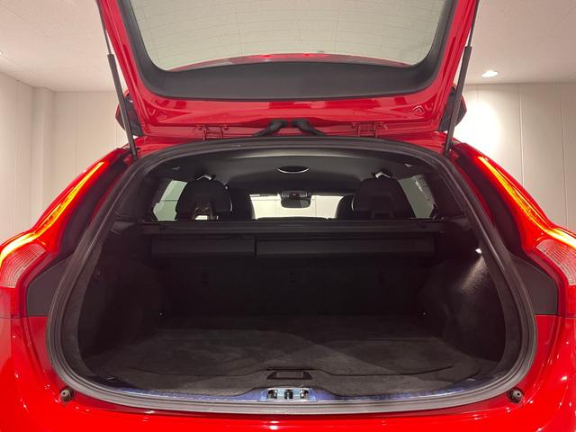 Ｖ６０ Ｄ４　Ｒデザイン　ディーゼルターボ　・認定中古車・ディーゼルエンジン・本革シート・禁煙車・シートヒーター・バックカメラ・フロントカメラ・アダブティブクルーズコントロール・ブラインドスポットモニター・電動パワーシート（16枚目）