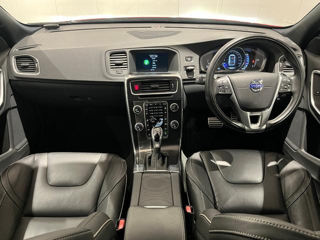 Ｖ６０ Ｄ４　Ｒデザイン　ディーゼルターボ　・認定中古車・ディーゼルエンジン・本革シート・禁煙車・シートヒーター・バックカメラ・フロントカメラ・アダブティブクルーズコントロール・ブラインドスポットモニター・電動パワーシート（17枚目）