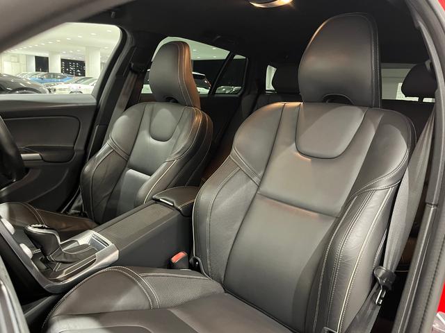 Ｖ６０ Ｄ４　Ｒデザイン　ディーゼルターボ　・認定中古車・ディーゼルエンジン・本革シート・禁煙車・シートヒーター・バックカメラ・フロントカメラ・アダブティブクルーズコントロール・ブラインドスポットモニター・電動パワーシート（19枚目）