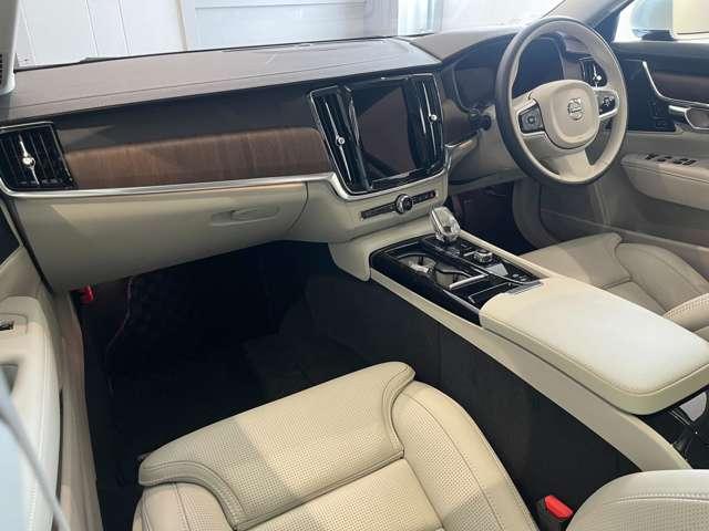 V90 リチャージ PHV T8 AWD インスクリプション 4WD 認定中古車・ワンオーナー・パノラマガラスサンルーフ・禁煙車・harman/kardonプレミアムオーディオ・本革シート・Googleインフォテイメントシステム・360°ビューカメラ(3枚目)