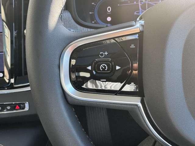 Ｇｏｏｇｌｅ搭載／３６０度カメラのフルセット搭載。センターディスプレイと、選択式のデジタル液晶ドライバー・ディスプレイを装備。