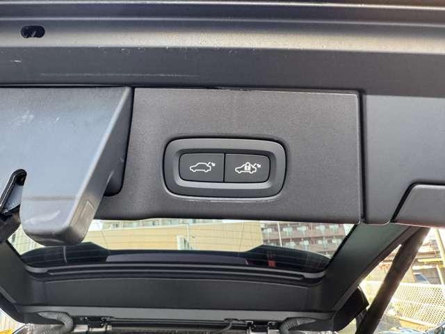 電動パワーシートに加えて、ランバーサポートも搭載。疲労軽減を目的としてフロント両シートにマッサー機能も装備