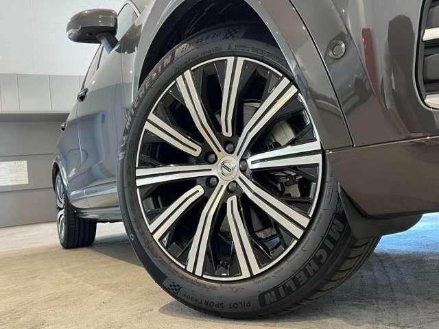 ■純正２０インチアルミ『こだわりを持ってモデル別にデザインされています。しつこい鉄粉や錆に高い効果を発揮する「ホイールコーティング」の施工も受付中！お気軽に担当営業までご相談ください。』